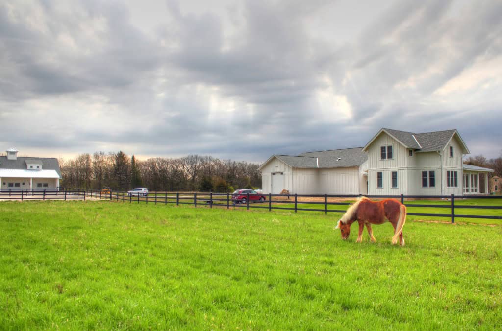 horse-farm-fencing