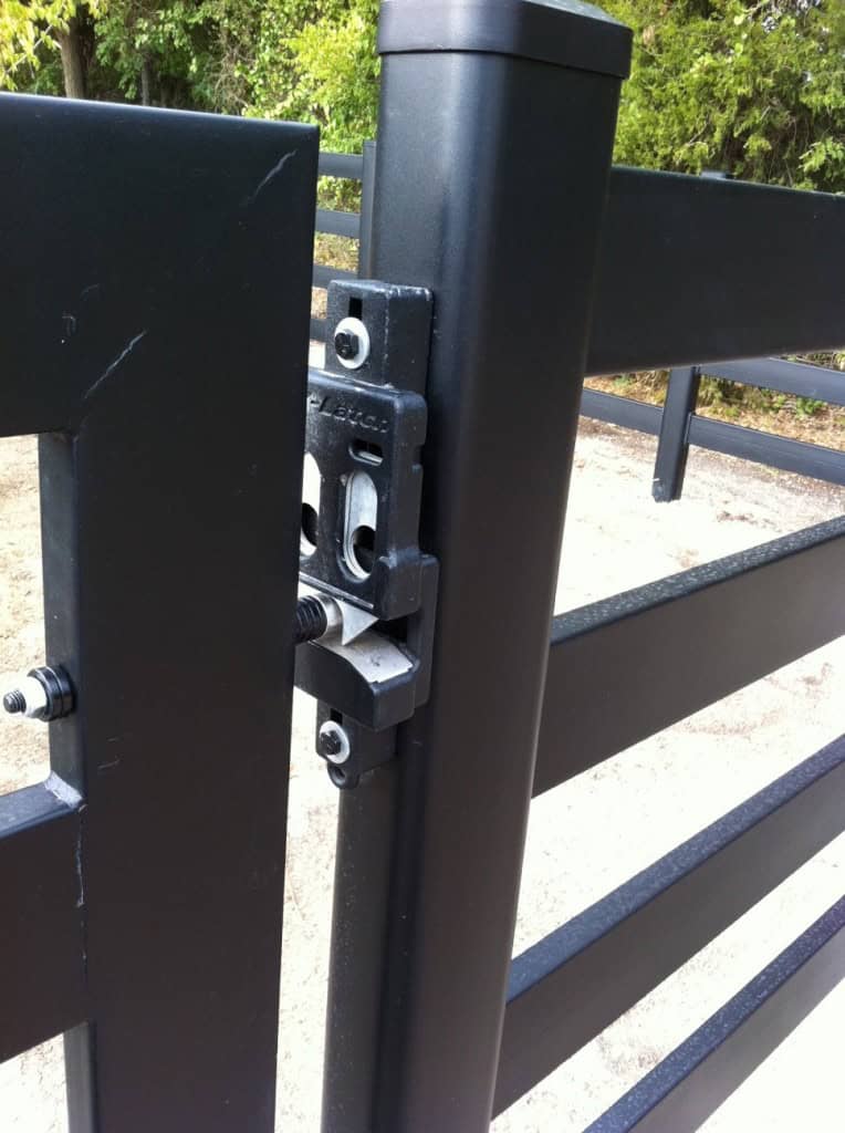 Buckley-Fence-EZLatch-Black-Closed-Gate