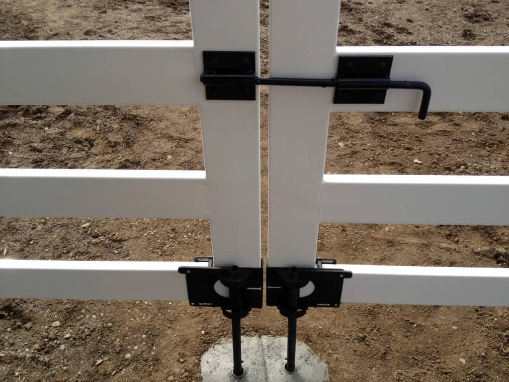 Buckley-Fence-White-Double-Gate black ground anchor